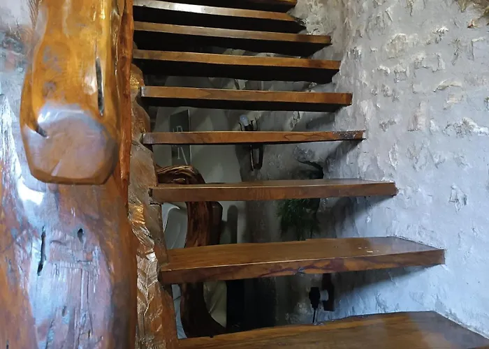 Rustic Oh, Casa Grupos Chert